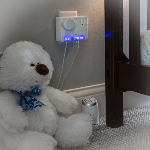 CyberPower P3WUN 3-Outlet Adapter with Backlit USB (Tamper-Resistant/Night Light)